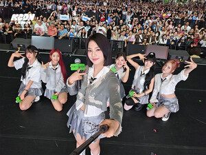 241001 - KCON USA Twitter Update with STAYC | KCON LA 2024 RECAP: GROUP PHOTO