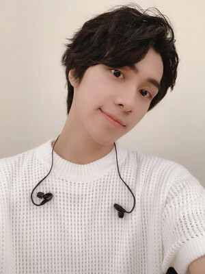 190711 | WayV's Hendery - Weibo repost update