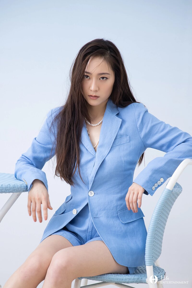 210402 H&D Naver Post - Krystal's Marie Claire Photoshoot Behind documents 12