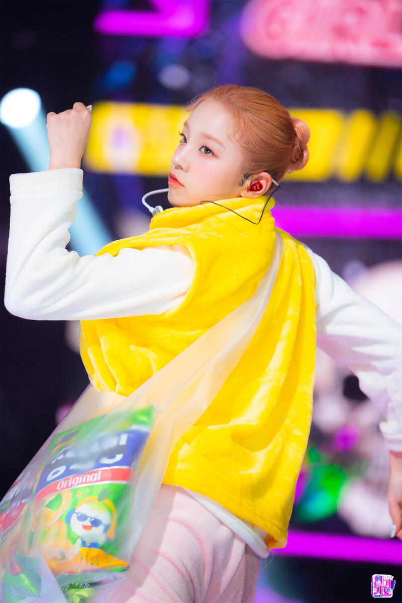 220403 (G)I-DLE Yuqi - 'TOMBOY' at Inkigayo documents 3