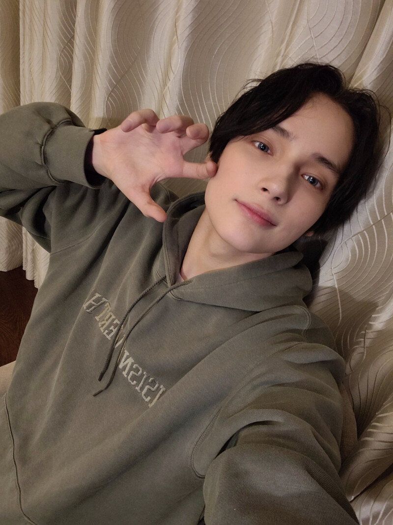 221012 TXT Twitter Update- Hueningkai documents 2