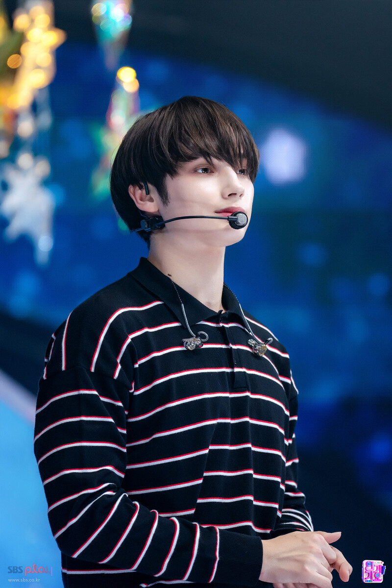 241110 TXT Huening Kai - 'Over the Moon' at Inkigayo documents 4