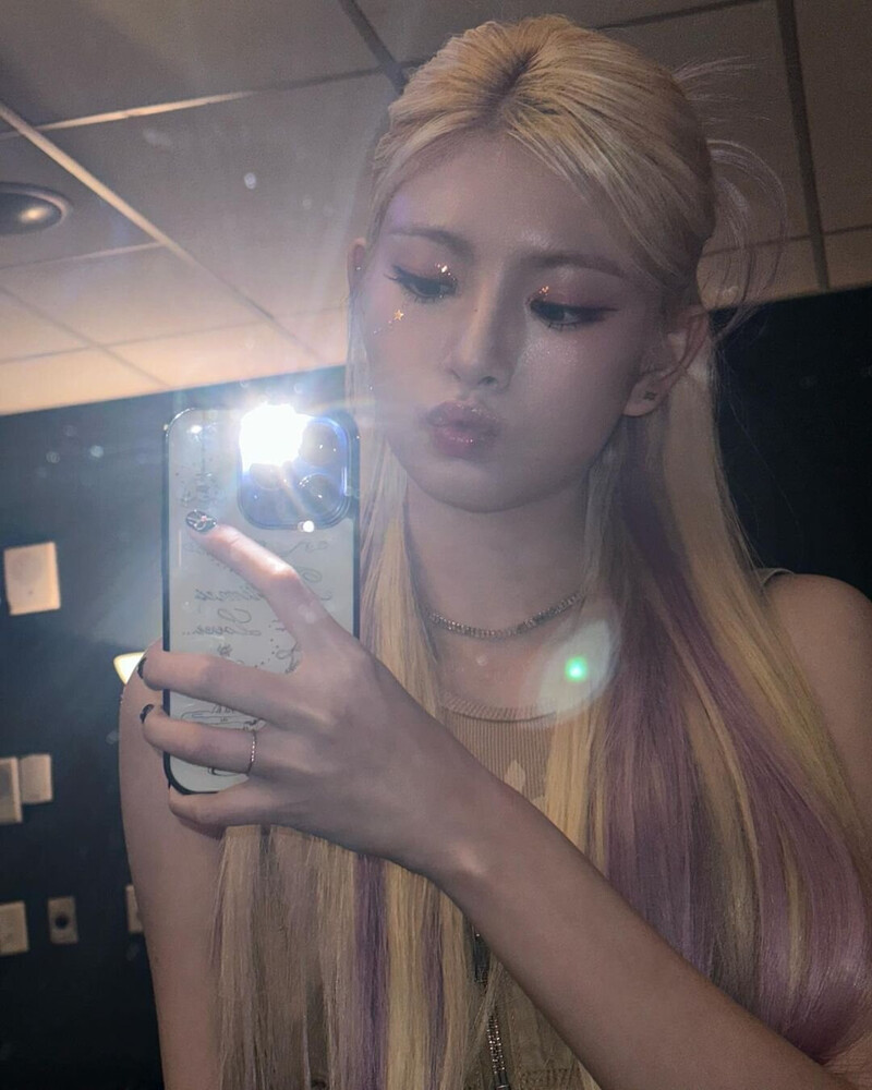 231105 EVERGLOW Yiren Instagram Update documents 3