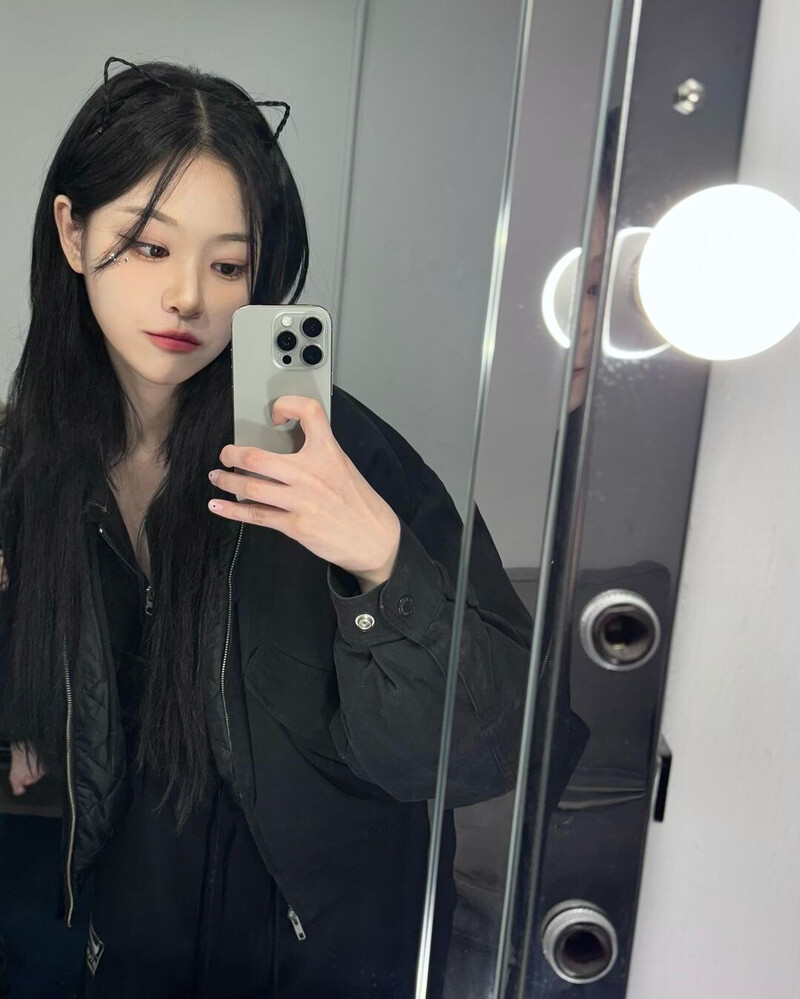 241011 Hyunjin Instagram Update documents 3