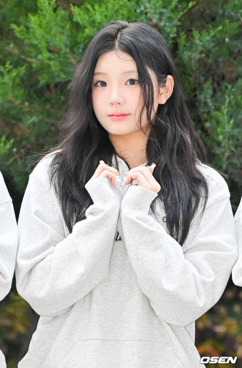 241115 Illit Wonhee - Music Bank commute documents 1