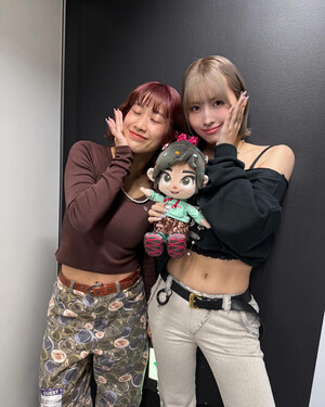 250118 - Hana Instagram Update with MOMO