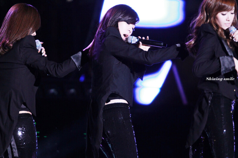 111002 Girls' Generation Tiffany at Busan Power Concert documents 8