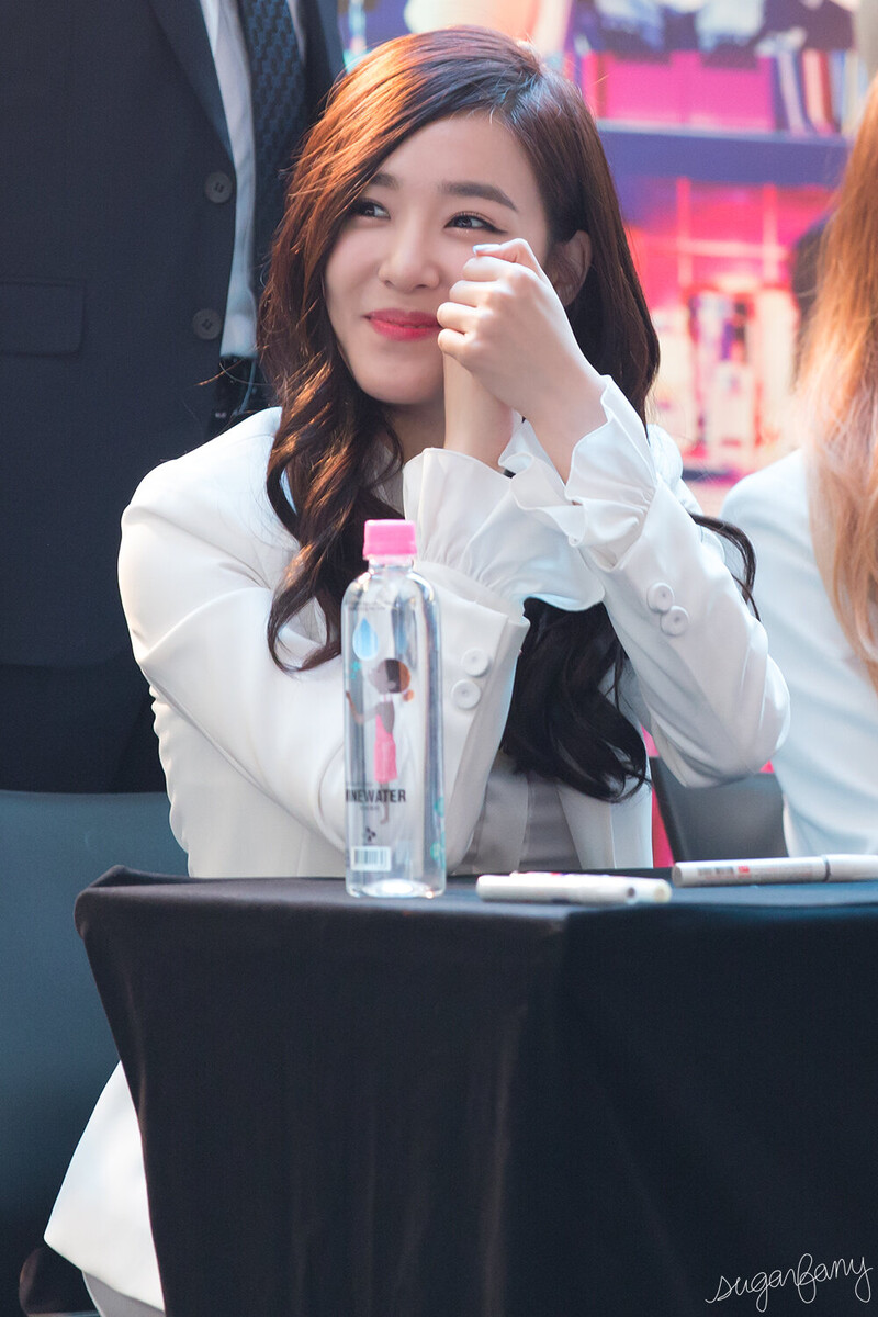 140314 Girls' Generation Tiffany at Mr. Mr. fansign documents 3