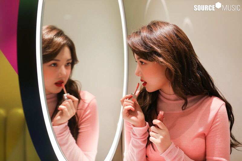 210514 Source Music Naver Post - GFRIEND's Yerin Pilates S Photoshoot Behind documents 6