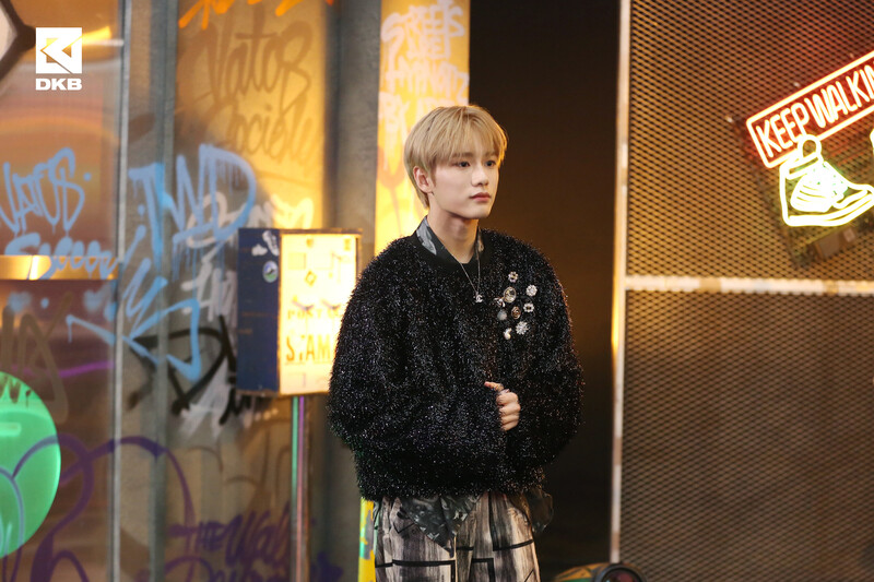 220502 - Naver - Sober MV Behind Photos documents 11