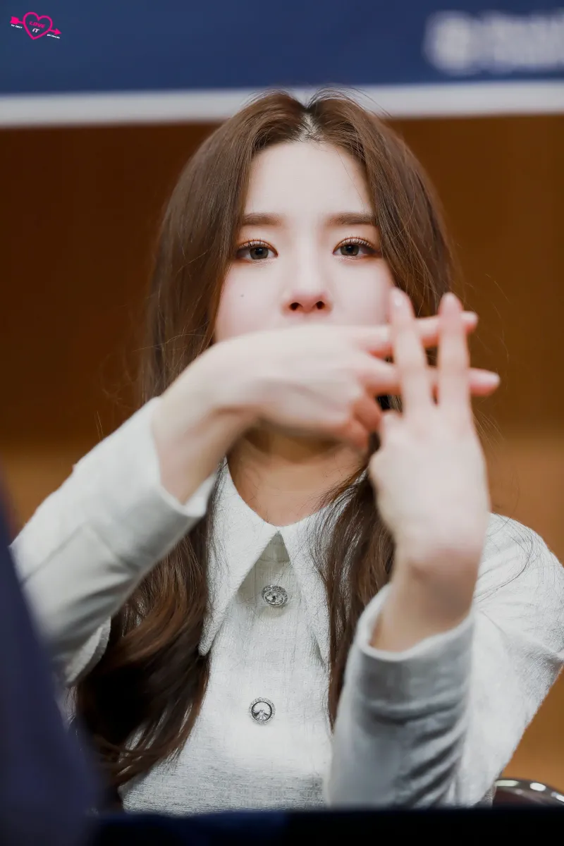 Jeon_HeeJin_com-1226804426179923968-EQZ7yR7U4AACJ09.jpg