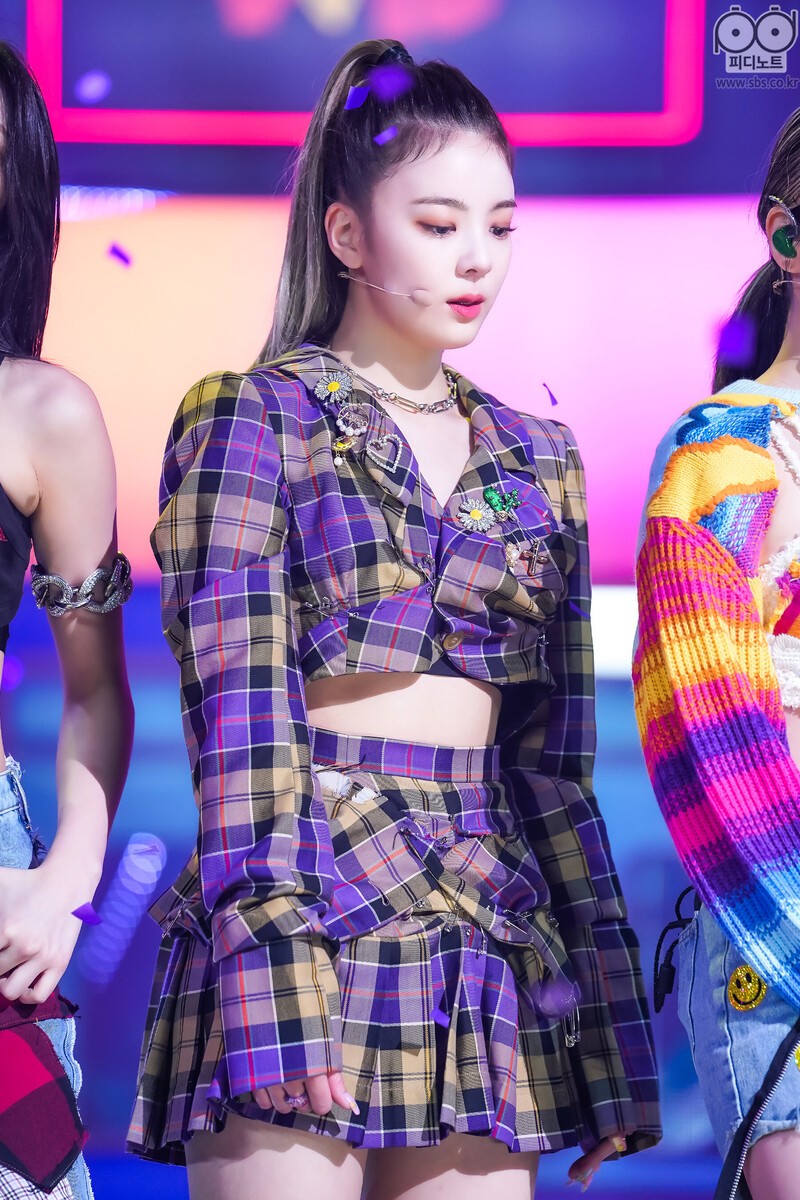 210926 ITZY - 'LOCO' at Inkigayo documents 13