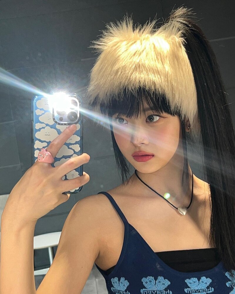 230305 LE SSERAFIM Eunchae Instagram Update documents 5