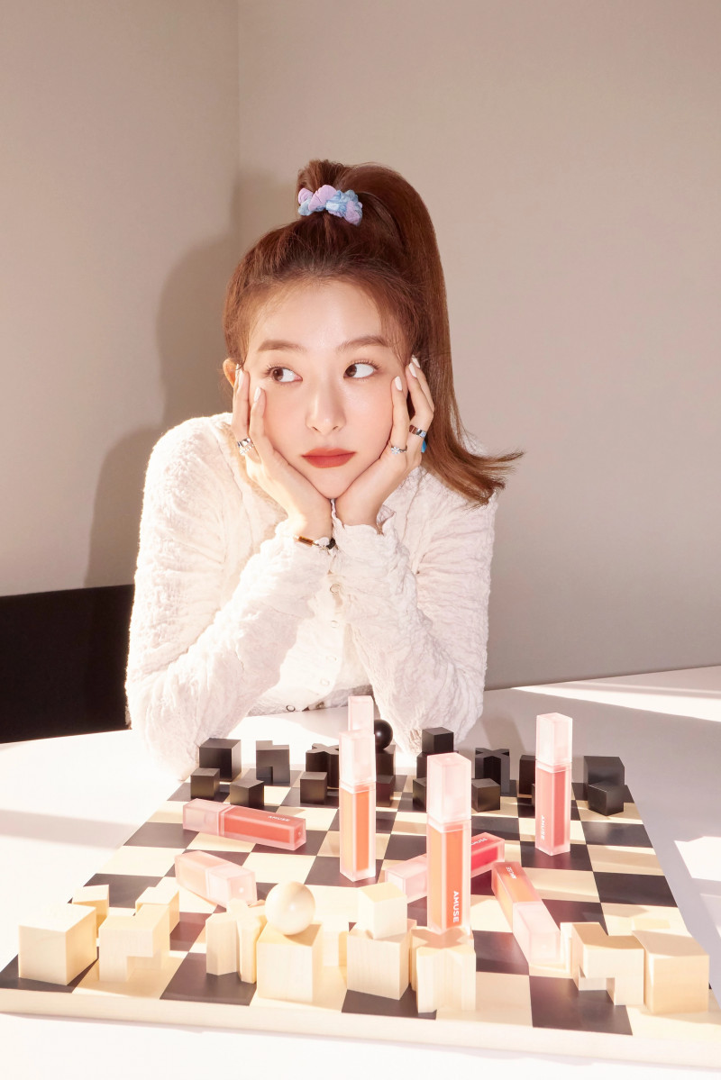 Red Velvet Seulgi for AMUSE 'Dew Velvet' Makeup documents 2