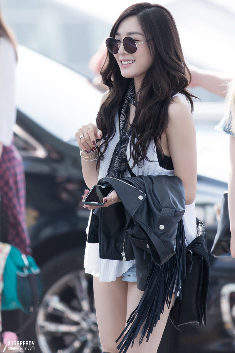 150610 Girls' Generation Tiffany at Incheon Airport documents 4