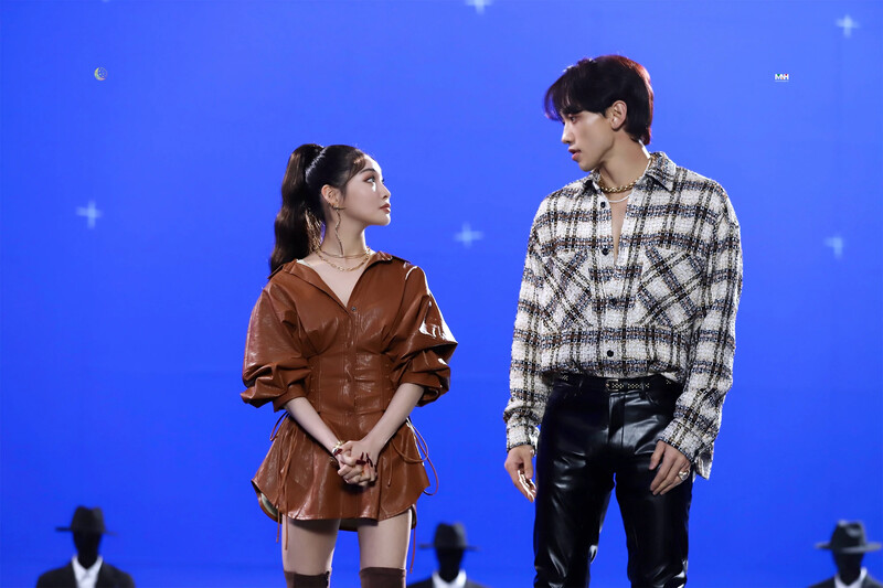 210405 MNH Naver Post - Rain 'Why Don't We' (Feat Chungha) MV Behind documents 1