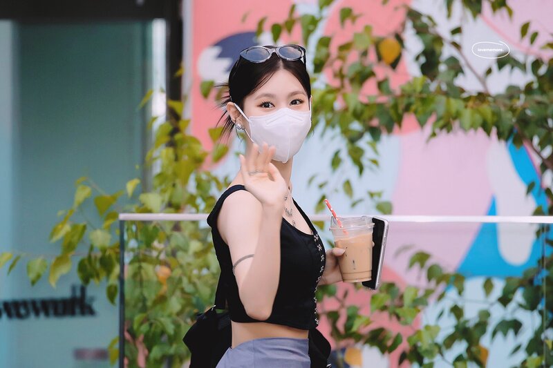 210720 (G)I-DLE Miyeon documents 3