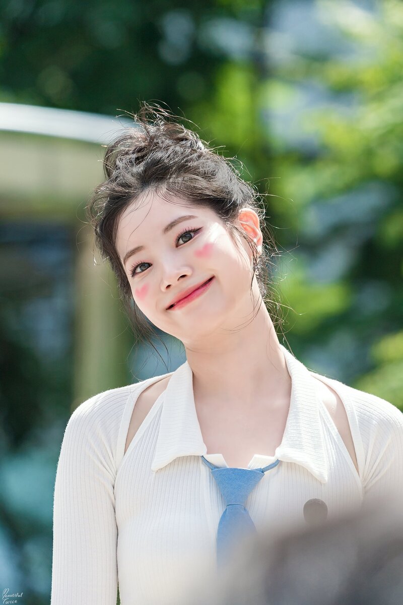 220903 TWICE Dahyun at Mini Fan Meeting with ONCEs documents 3