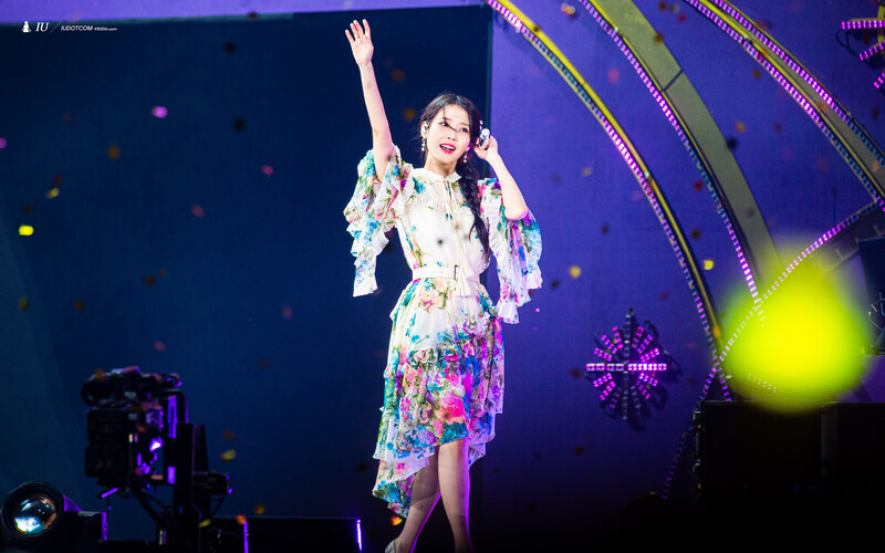 220918 IU - 'The Golden Hour' Concert documents 11