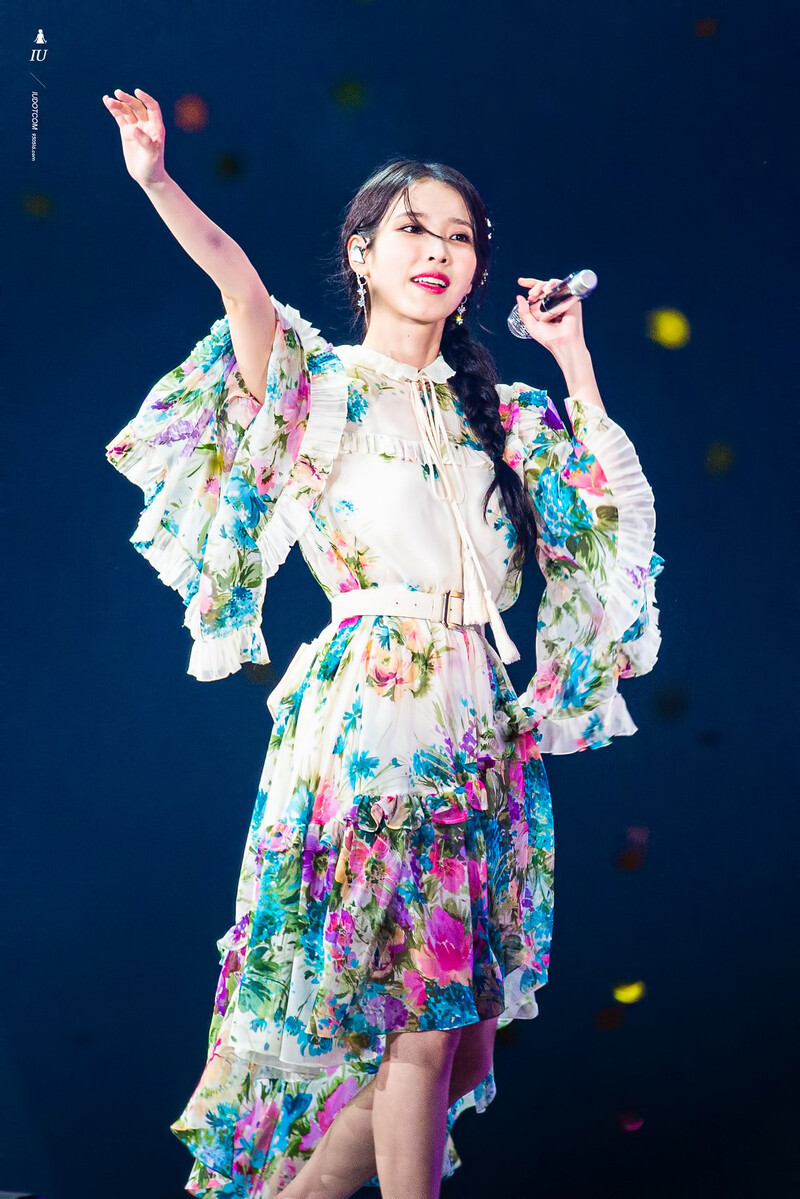 220918 IU - 'The Golden Hour' Concert documents 6