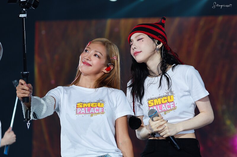 240221 Girls' Generation Taeyeon & Hyoyeon at SMTOWN Live in Japan documents 1
