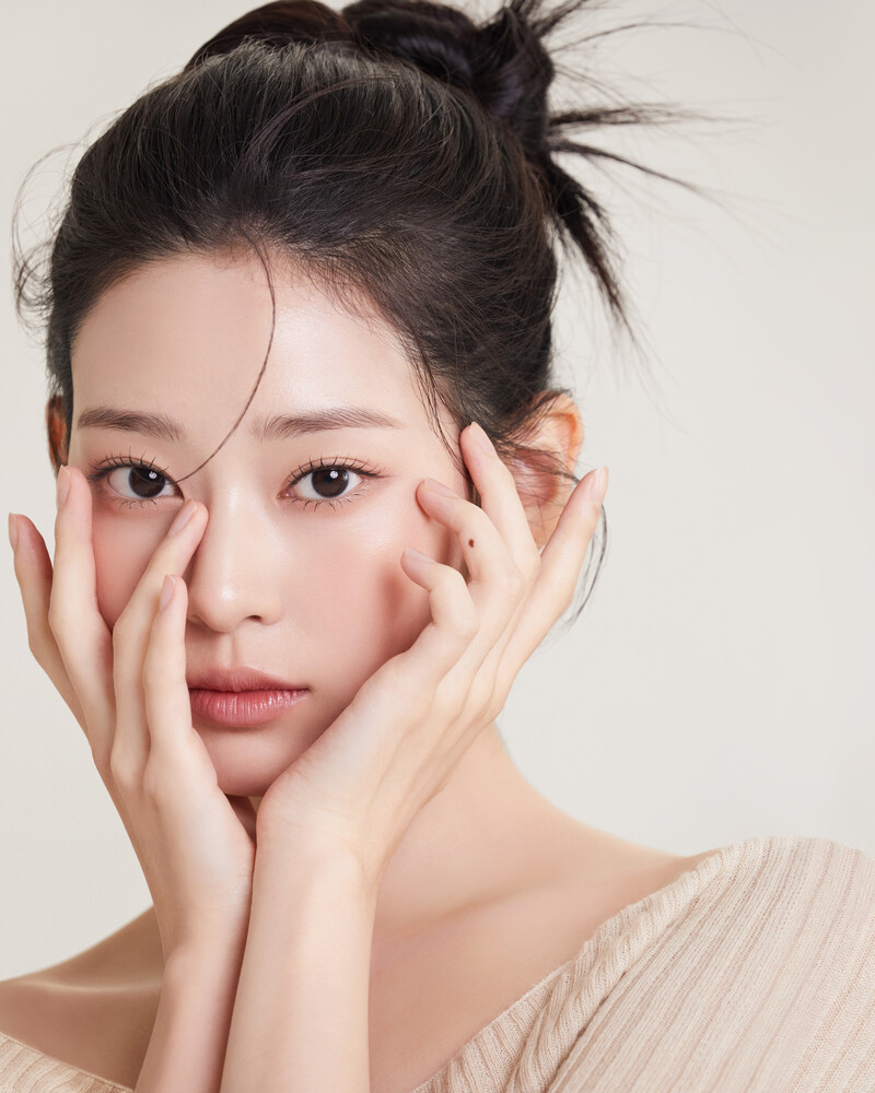 Kim Minju for Clarins 2022 Body Oil Treatment & Double Serum documents 5