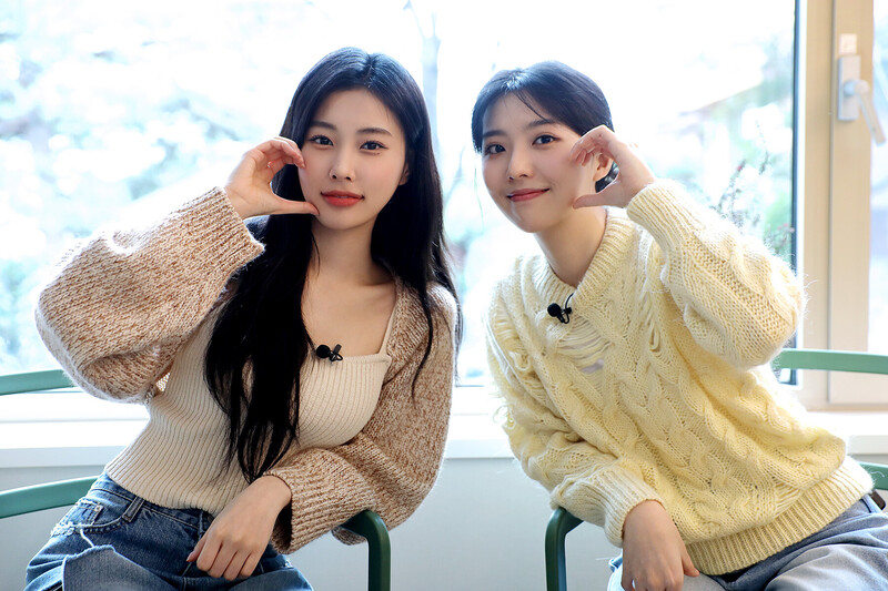 220604 8D Naver Post - Hyewon x Stella Jang - First Meeting Behind documents 1