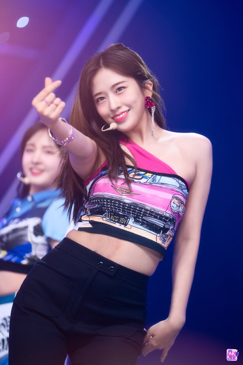 220918 IVE Yujin - 'After LIKE' at Inkigayo documents 11