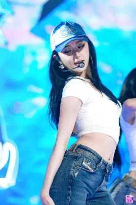 240901 LE SSERAFIM Yunjin - 'Crazy' + '1-800-hot-n-fun' at Inkigayo