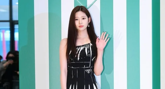 IZ*ONE's Kim Minju Officially Joins as an Actress Management SOOP, Home To Gong Yoo & Suzy