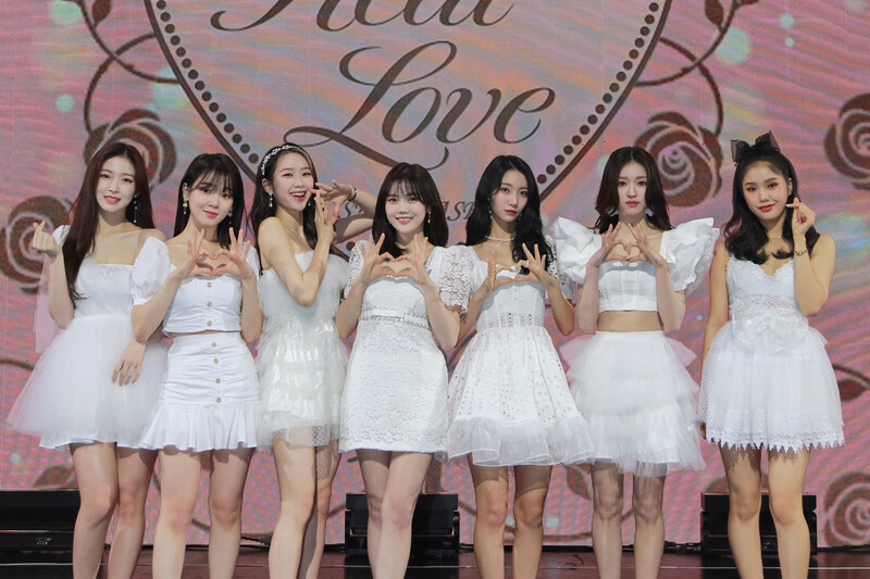 220328 OH MY GIRL 2nd Album 'Real Love' Media Showcase documents 1