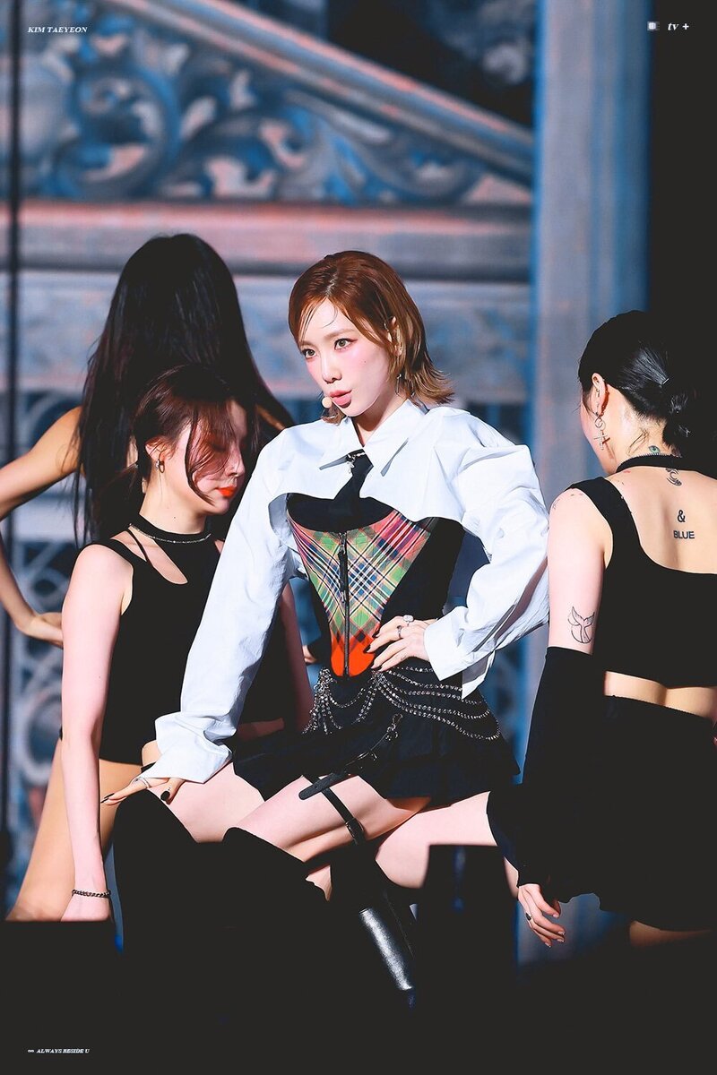 22820 Taeyeon at SMTOWN LIVE 2022: SMCU EXPRESS documents 12