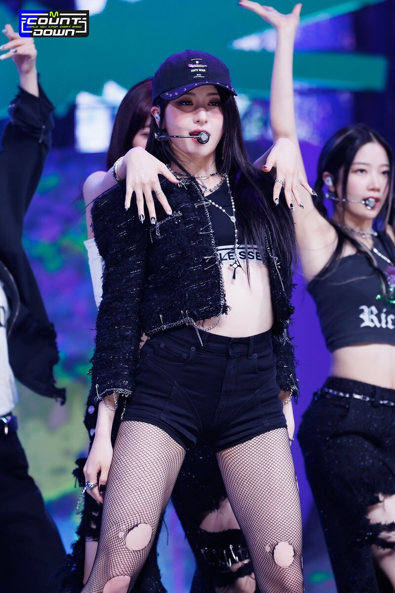 230530 Yunjin "Eve, Psyche, And The Bluebeardswife"  at M Countdown documents 10