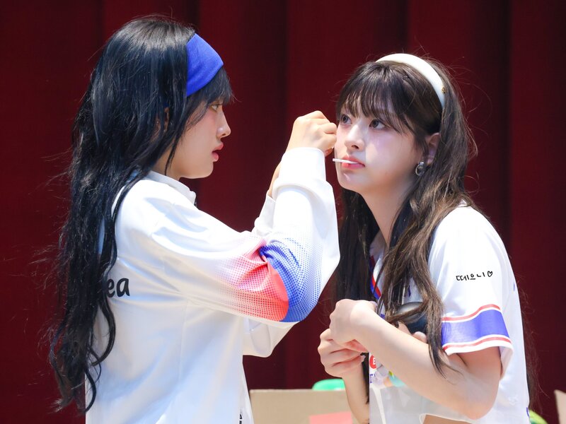 240706 STAYC Yoon and Seeun - MAKESTAR Fansign Event documents 4