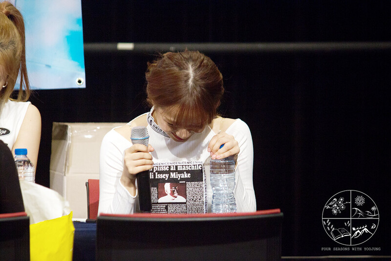 170827 Weki Meki Yoojung at Seogyo-dong 'WEME' Fansign documents 5