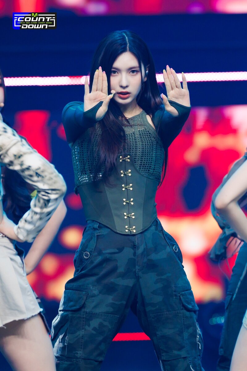220929 NMIXX Bae - 'DICE' at M COUNTDOWN documents 3