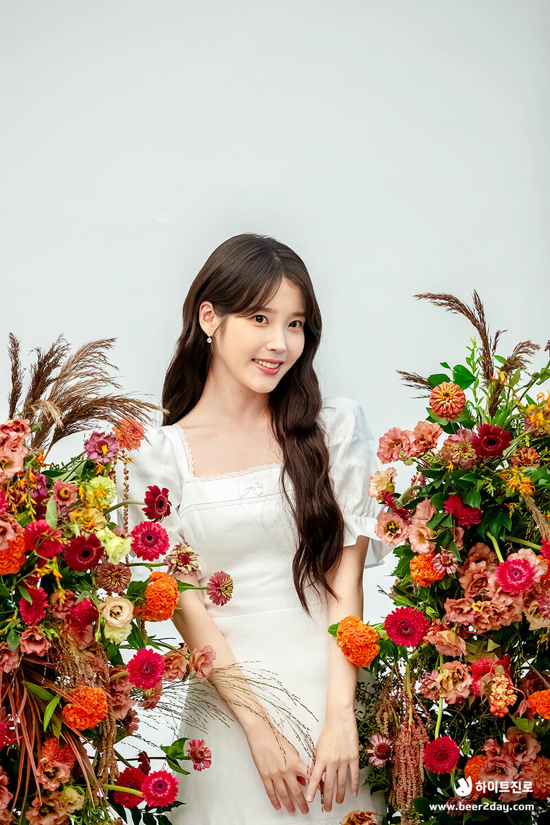 231229 Chamisul - IU - 2023 Poster Photoshoot Behind documents 3