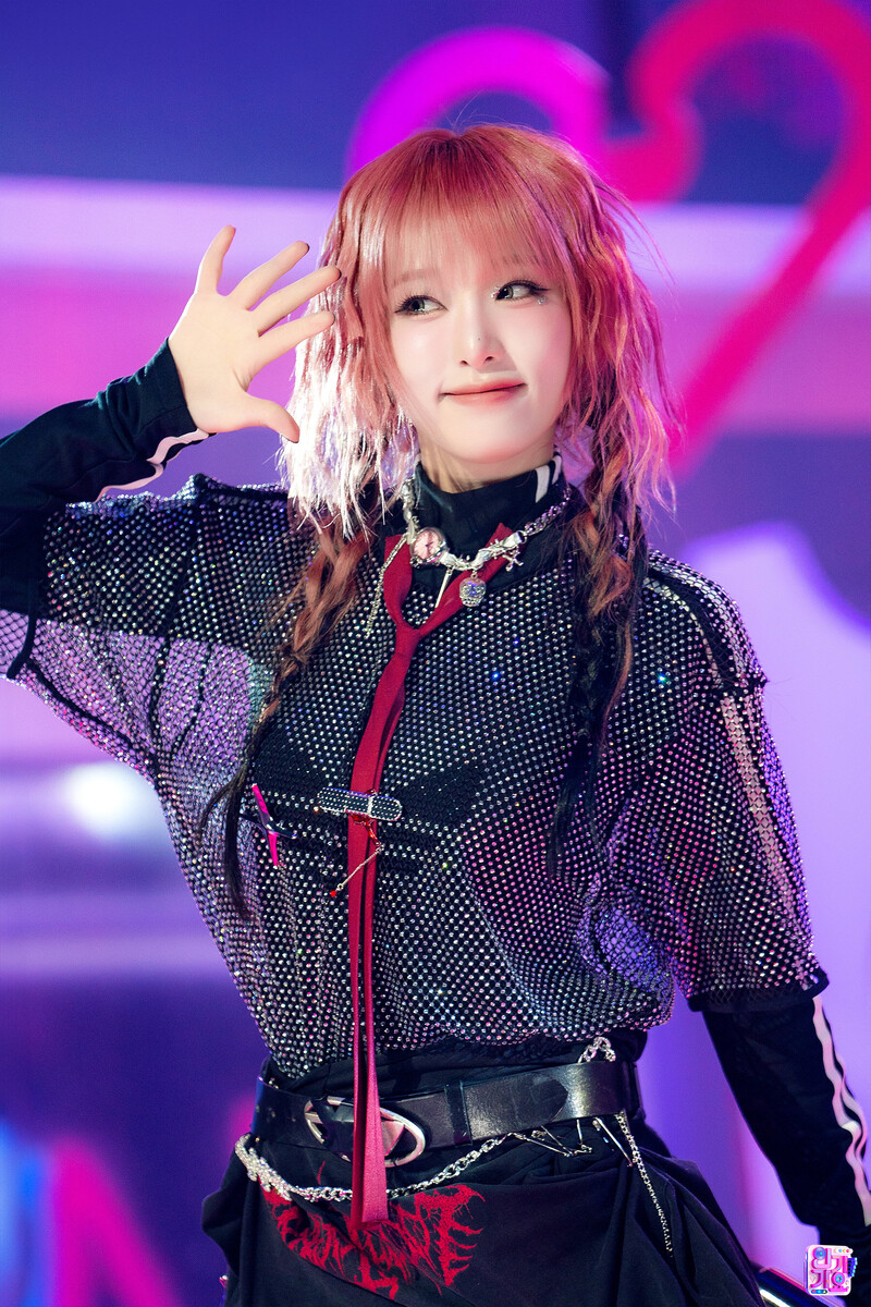 240121 Yena - 'Good Morning' at Inkigayo documents 3