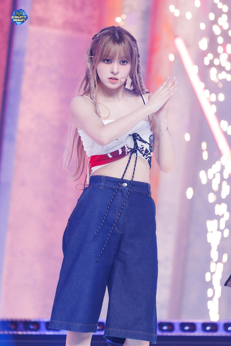 240822 NMIXX Lily - 'See that?' + 'Love is Lonely' at M Countdown documents 2