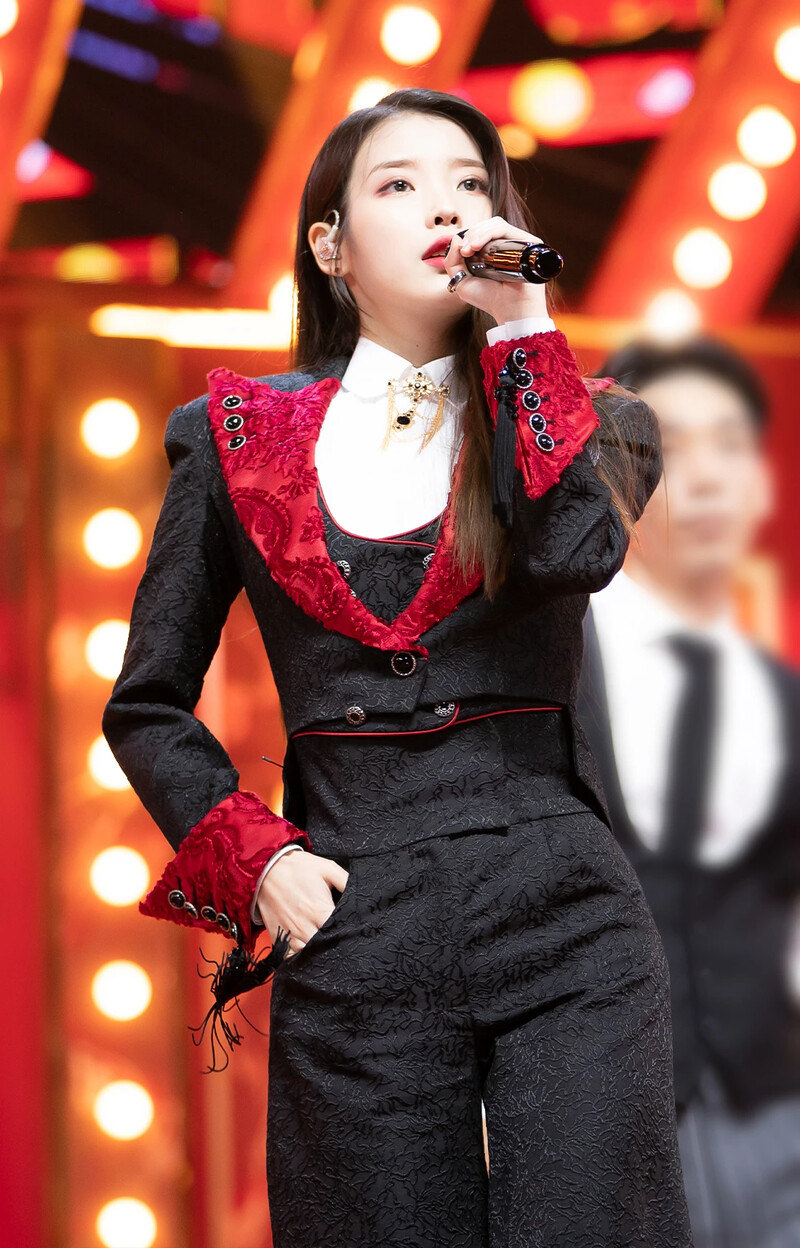 210328 IU - 'Coin' + 'LILAC' at Inkigayo documents 12