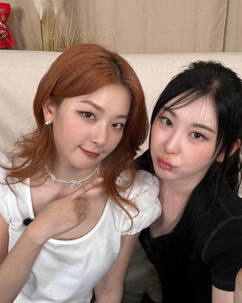 240704 - LEE CHAEYEON Instagram Update with SEULGI documents 2