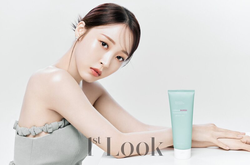 MAMAMOO MOONBYUL for 1ST LOOK Magazine Korea x ROUND A' ROUND Skincare April Issue 2022 documents 5