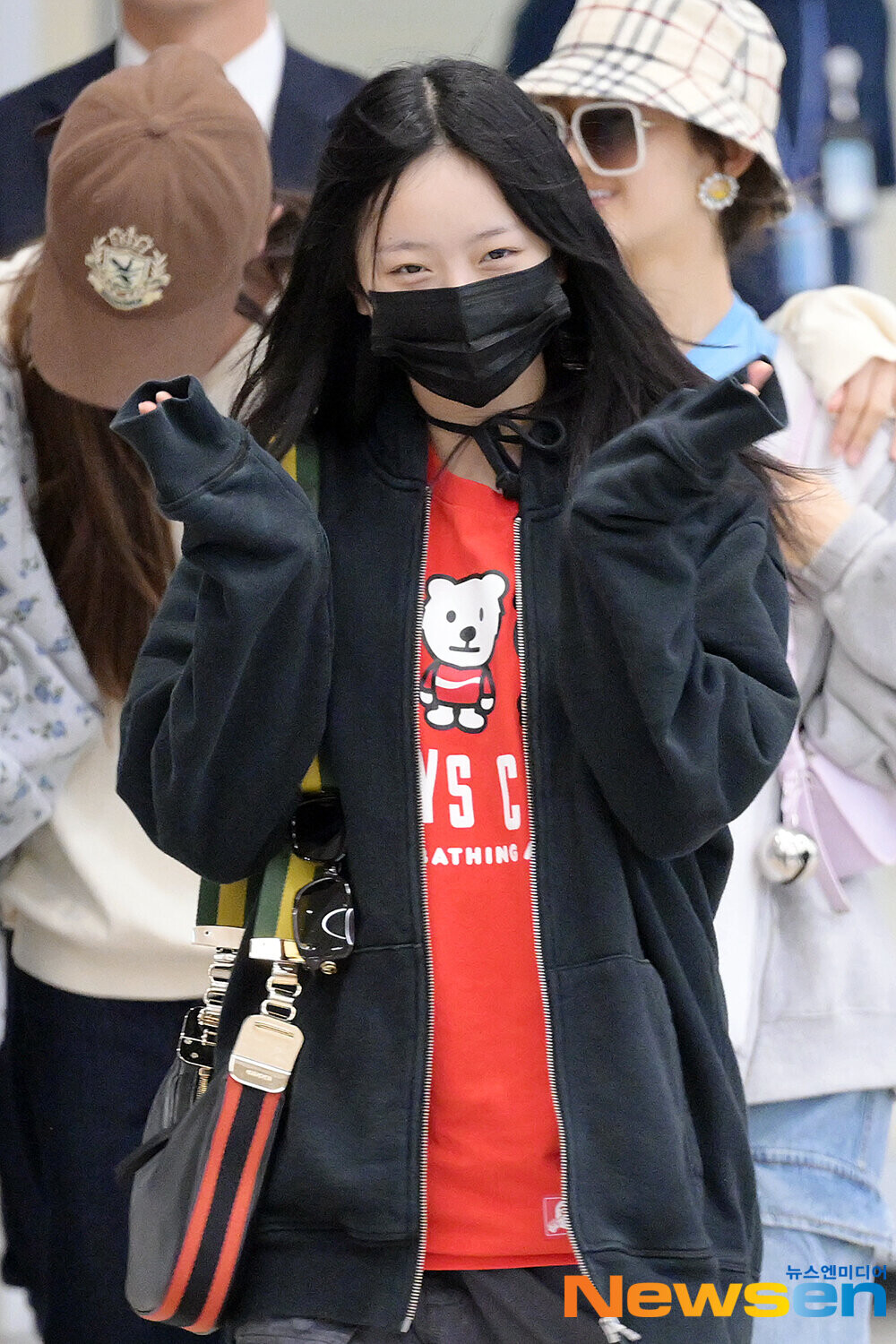 231009 New Jeans Hanni at Incheon International Airport | kpopping