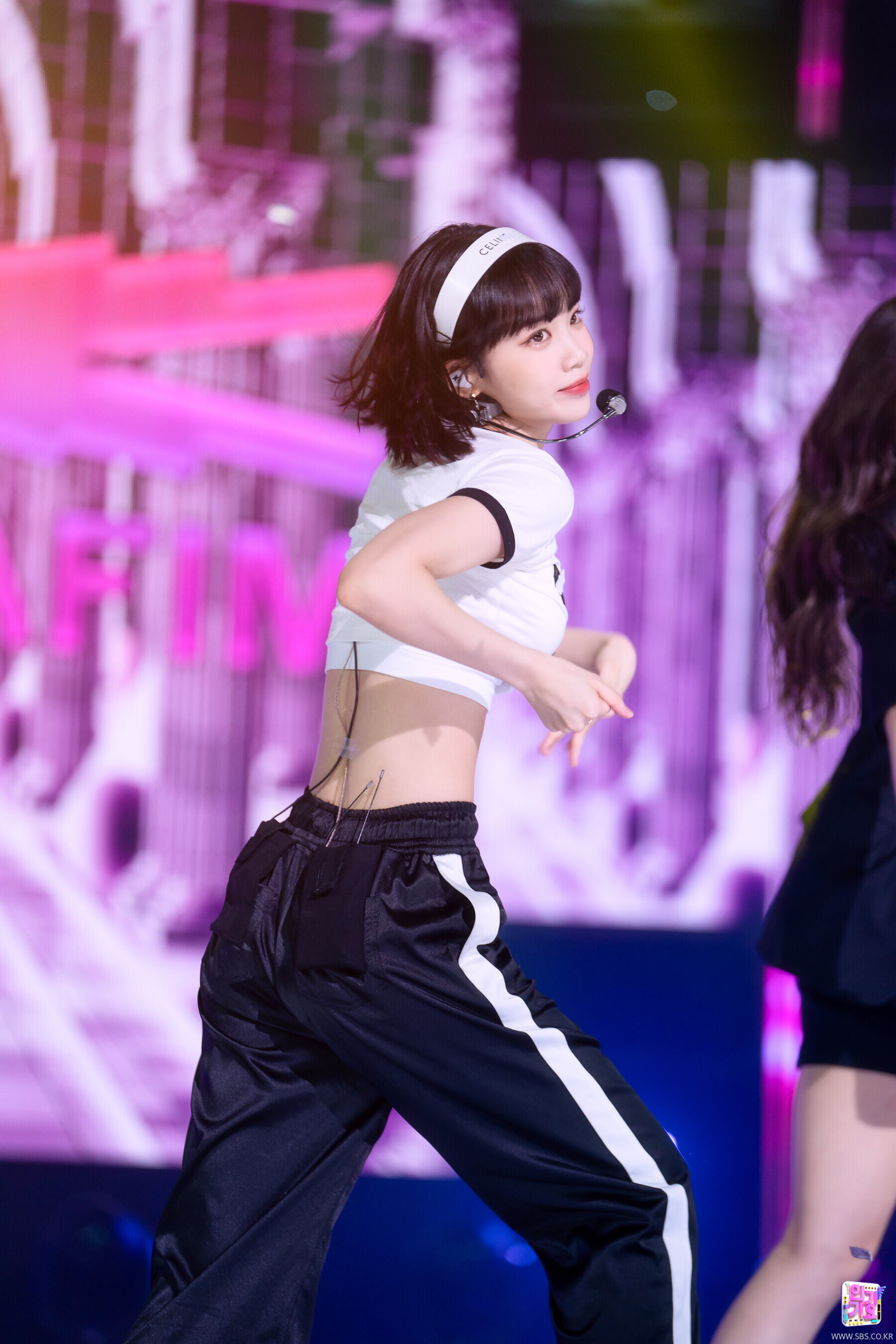 220529 LE SSERAFIM Chaewon - 'FEARLESS' at Inkigayo | kpopping