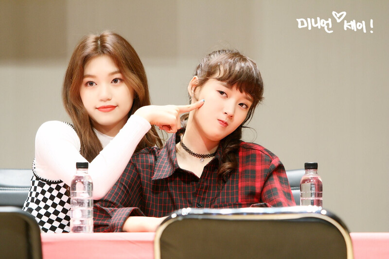 170917 Weki Meki Sei at 'WEME' Ilsan Fansign documents 1