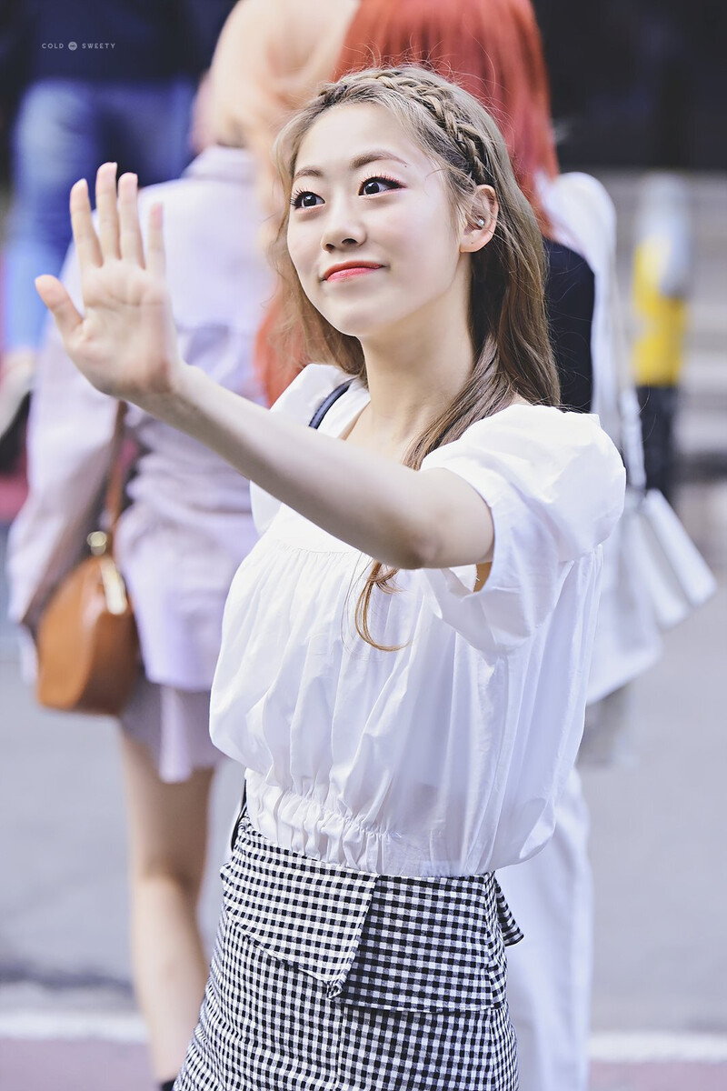 190531 Weki Meki Lua at Music Bank documents 1