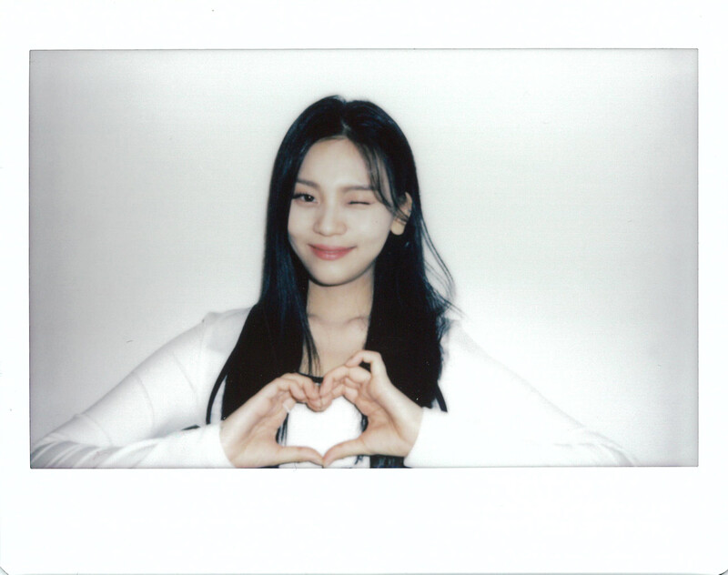 211014 BPM Naver Post - VIVIZ 1st Profile Shoot Behind documents 7