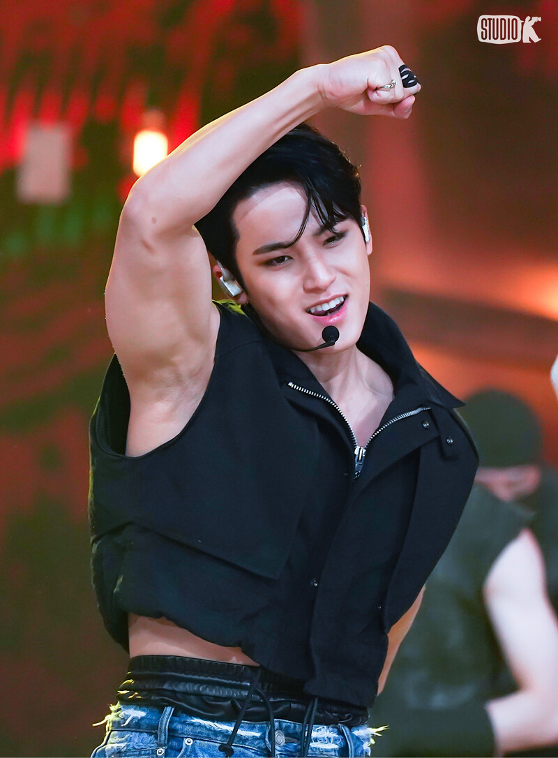 230428 SEVENTEEN Mingyu - 'Super' at Music Bank documents 8