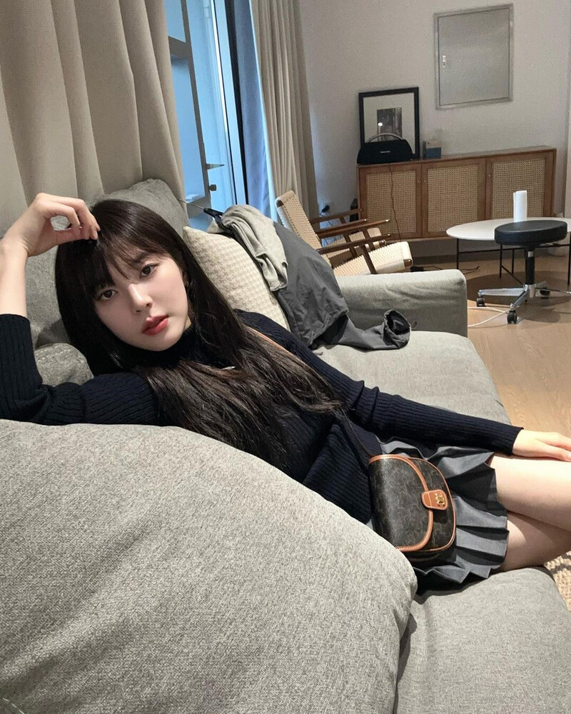 230509 Shin Suhyun Instagram Update documents 1