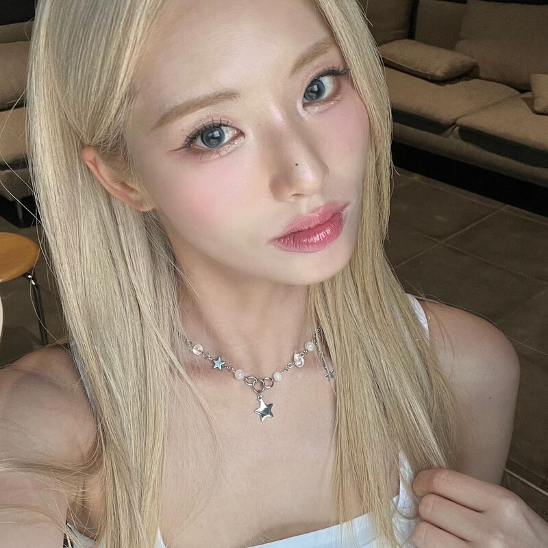 240705 fromis_9 Jiwon Instagram Update documents 1